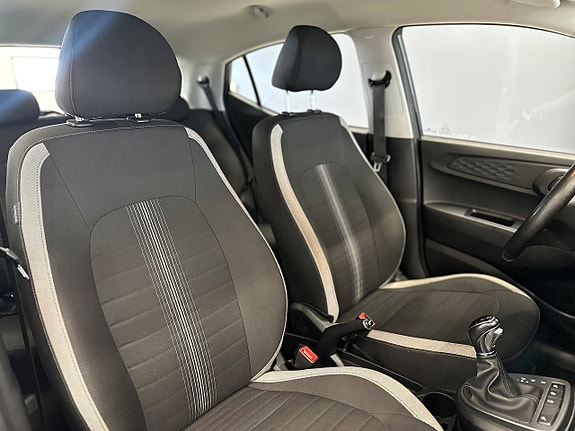 Hyundai i10 10 of 17