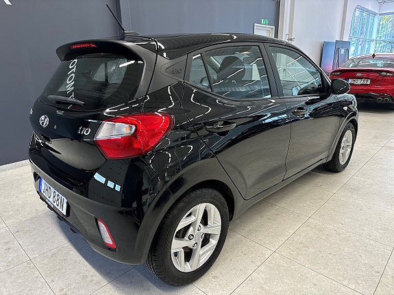 Hyundai i10 8 of 17