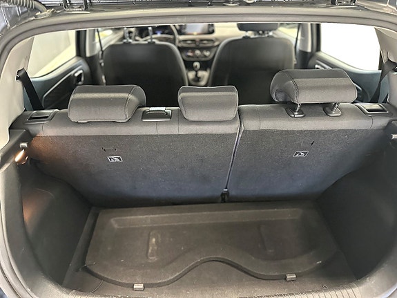 Hyundai i10 7 of 17