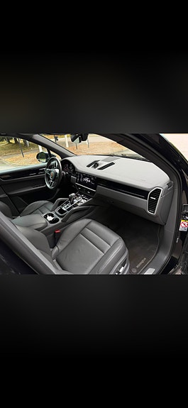 Porsche Cayenne 5 of 5
