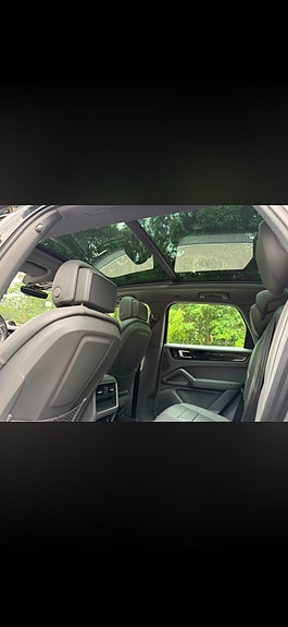 Porsche Cayenne 4 of 5
