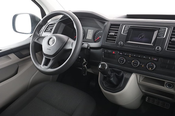 Volkswagen Caravelle 14 of 30
