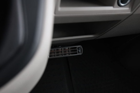 Volkswagen Caravelle 28 of 30