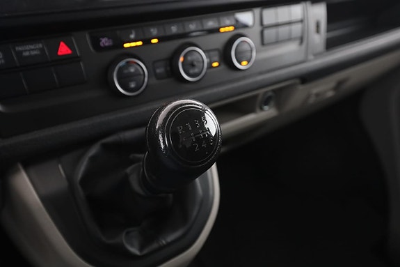 Volkswagen Caravelle 26 of 30