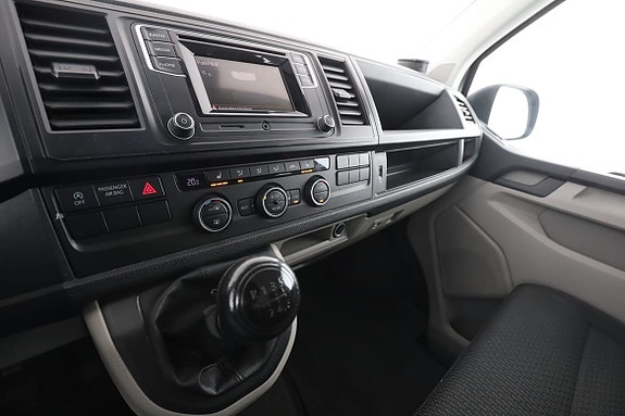 Volkswagen Caravelle 22 of 30