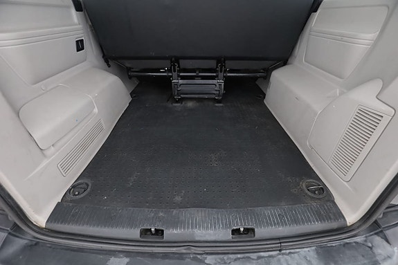 Volkswagen Caravelle 18 of 30