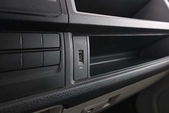 Volkswagen Caravelle 25 of 30