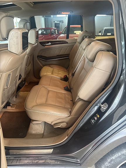Mercedes-Benz GL500 7 of 9