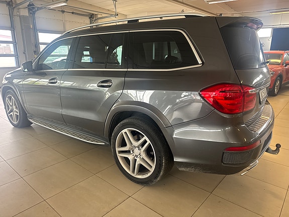 Mercedes-Benz GL500 3 of 9