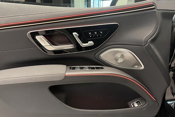 Mercedes-Benz EQS350 16 of 17