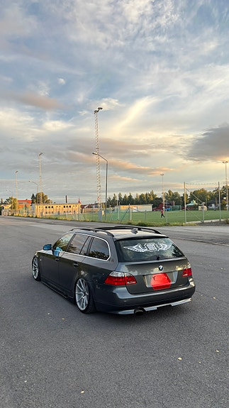 BMW 520d 2 of 4
