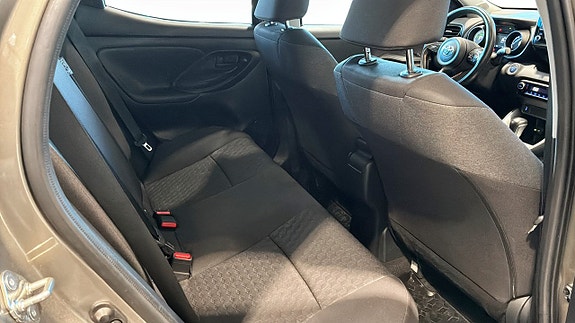 Toyota Yaris 5 of 13