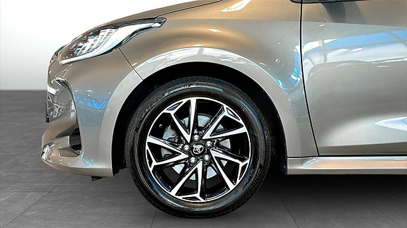 Toyota Yaris 9 of 13