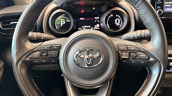Toyota Yaris 13 of 13