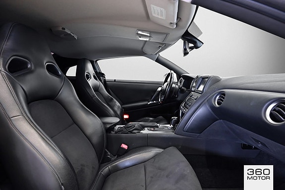 Nissan GT-R 11 of 13