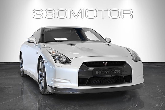 Nissan GT-R 2 of 13