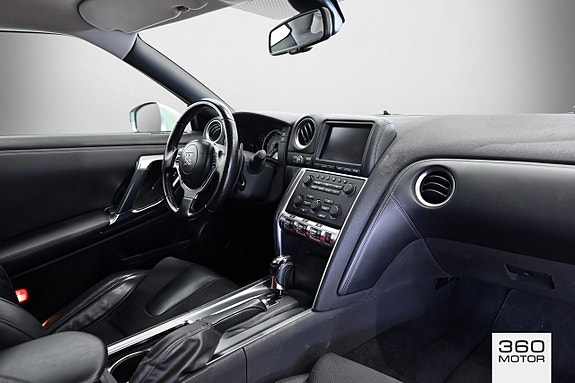 Nissan GT-R 12 of 13