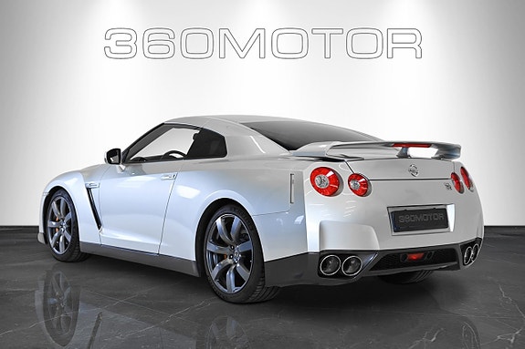 Nissan GT-R 5 of 13
