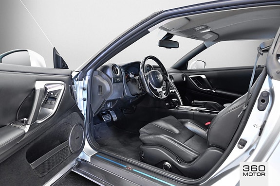 Nissan GT-R 9 of 13