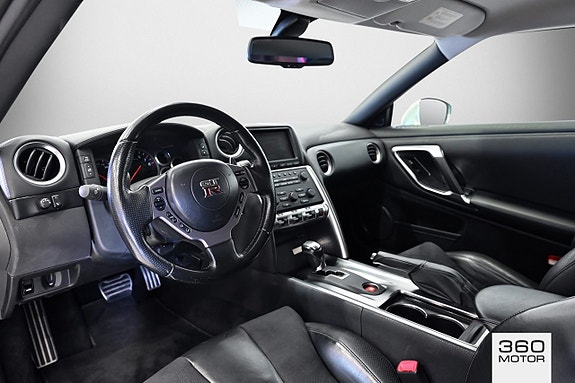 Nissan GT-R 10 of 13