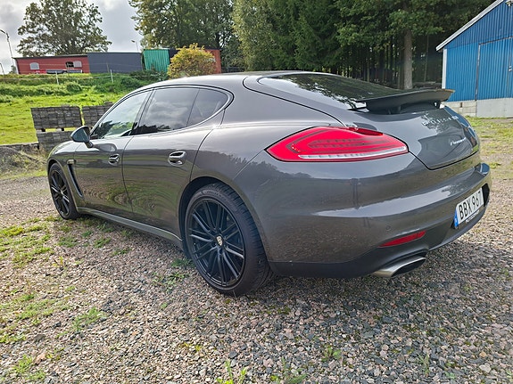 Porsche Panamera 4 6 of 11
