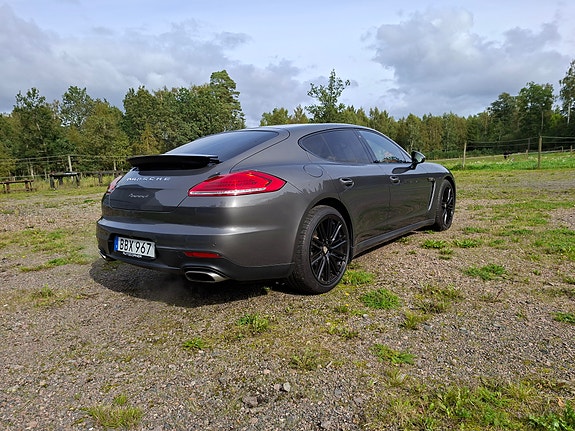 Porsche Panamera 4 2 of 11