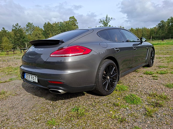 Porsche Panamera 4 3 of 11