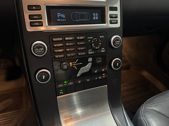 Volvo V70 13 of 20
