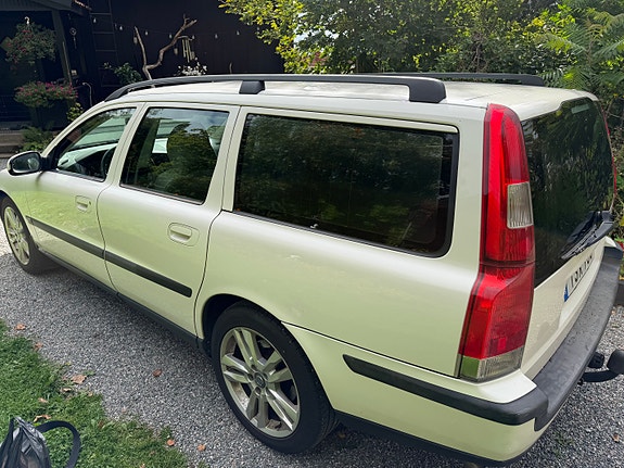 Volvo V70 3 of 11