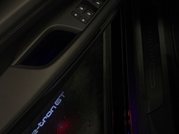 Audi e-tron GT 24 of 30