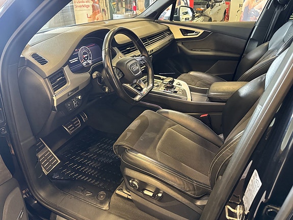 Audi SQ7 16 of 29