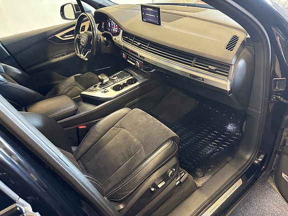 Audi SQ7 11 of 29