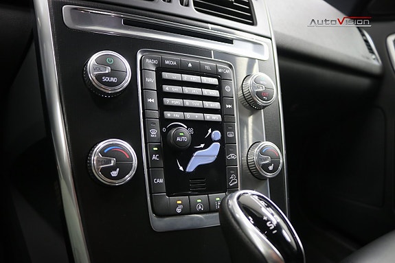 Volvo XC60 13 of 30