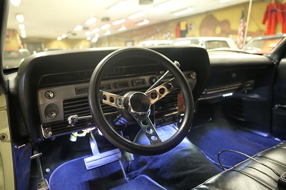Ford Galaxie 13 of 16