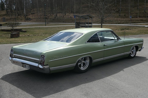 Ford Galaxie 6 of 16