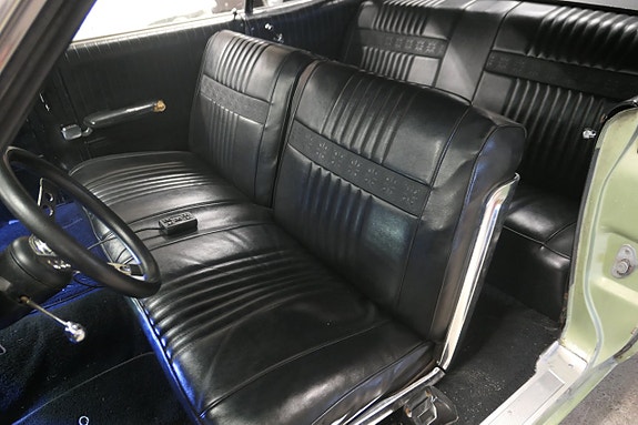 Ford Galaxie 10 of 16