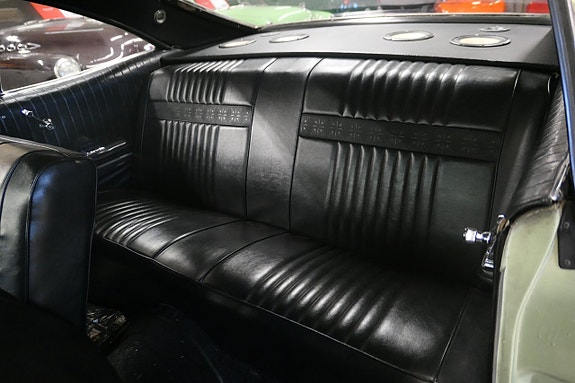 Ford Galaxie 12 of 16