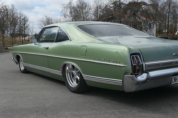 Ford Galaxie 8 of 16