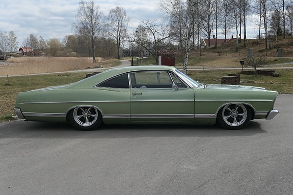 Ford Galaxie 5 of 16