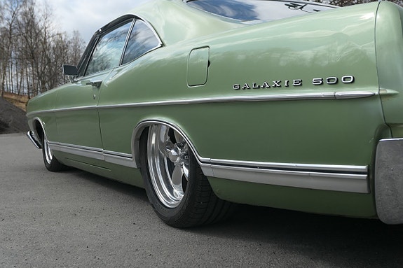 Ford Galaxie 9 of 16