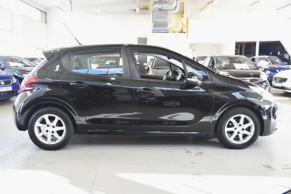 Peugeot 208 3 of 15