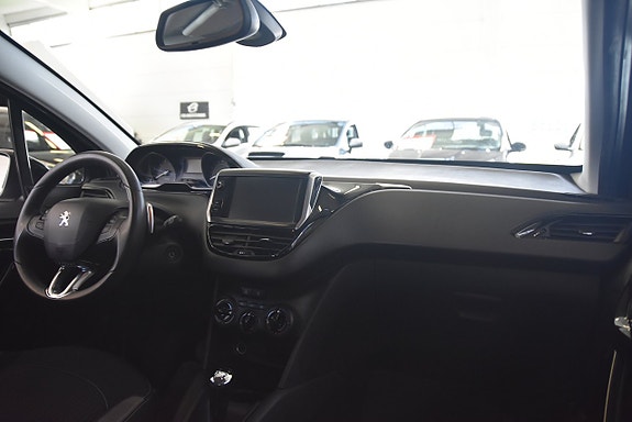 Peugeot 208 9 of 15