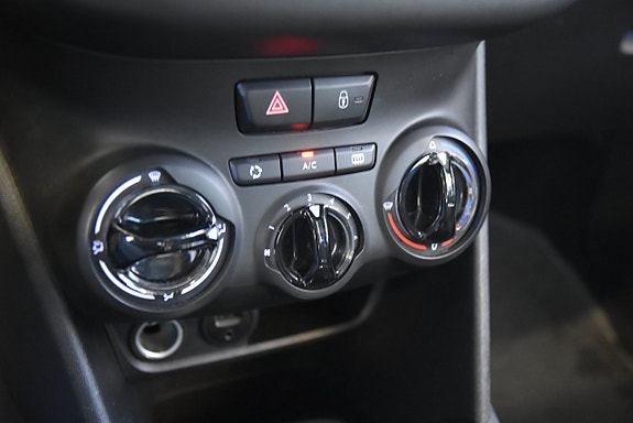 Peugeot 208 12 of 15