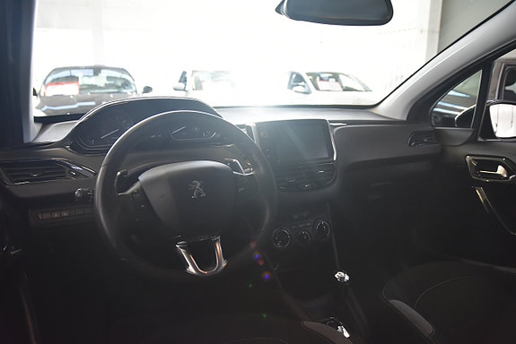 Peugeot 208 8 of 15