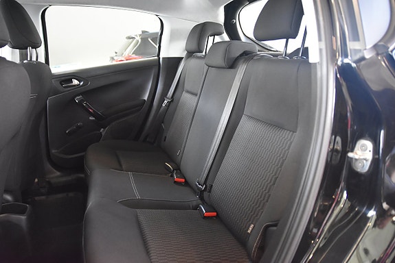 Peugeot 208 14 of 15