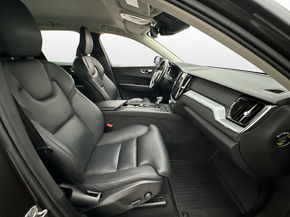 Volvo XC60 11 of 30