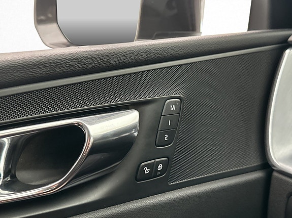 Volvo XC60 15 of 30