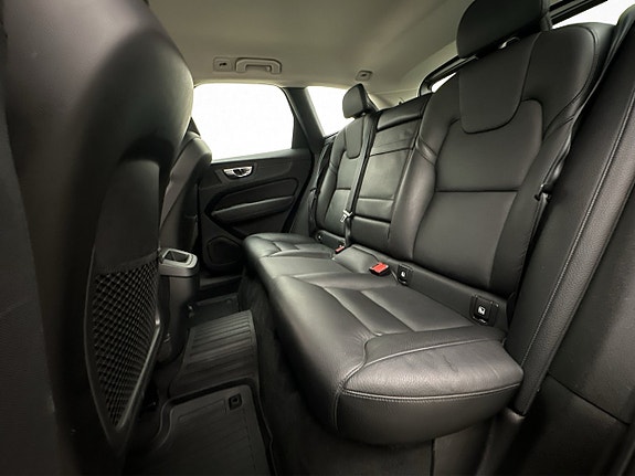 Volvo XC60 13 of 30