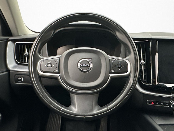 Volvo XC60 10 of 30