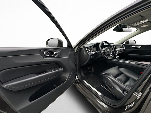 Volvo XC60 8 of 30